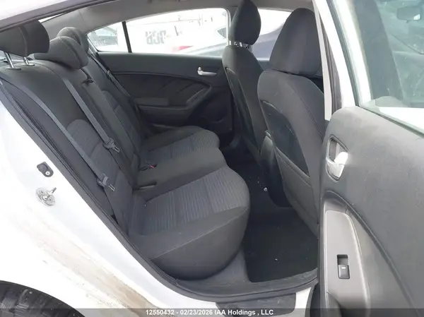 3KPFL4A74JE274637 2018 KIA FORTE - Image 8