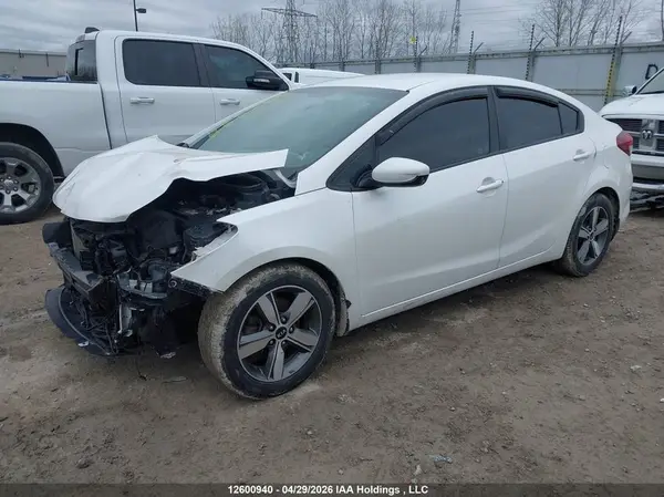 3KPFL4A74JE276257 2018 KIA FORTE - Image 2
