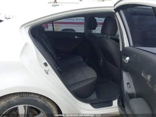 3KPFL4A74JE276257 2018 KIA FORTE - Image 8