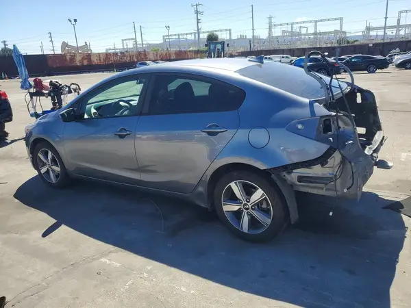 3KPFL4A74JE281829 2018 KIA FORTE - Image 2