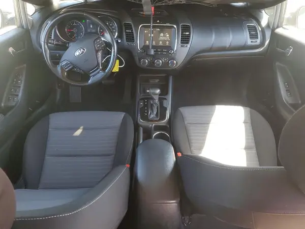 3KPFL4A74JE281829 2018 KIA FORTE - Image 8