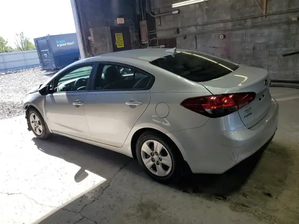 3KPFL4A74JE284598 2018 KIA FORTE - Image 2