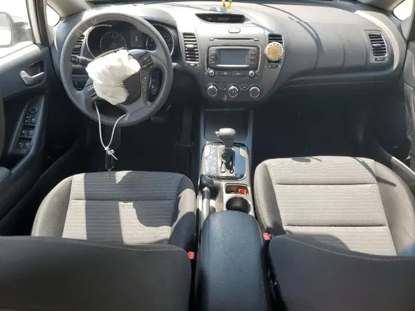 3KPFL4A75HE006108 2017 KIA FORTE - Image 8