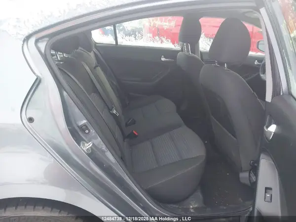 3KPFL4A75HE007372 2017 KIA FORTE - Image 8