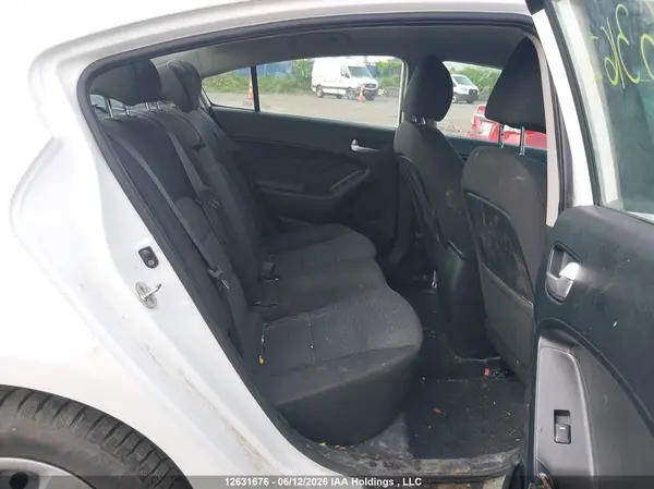 3KPFL4A75HE007551 2017 KIA FORTE - Image 8