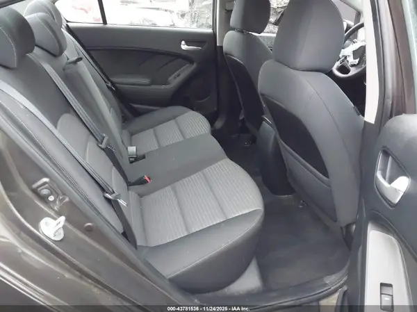 3KPFL4A75HE007887 2017 KIA FORTE - Image 8