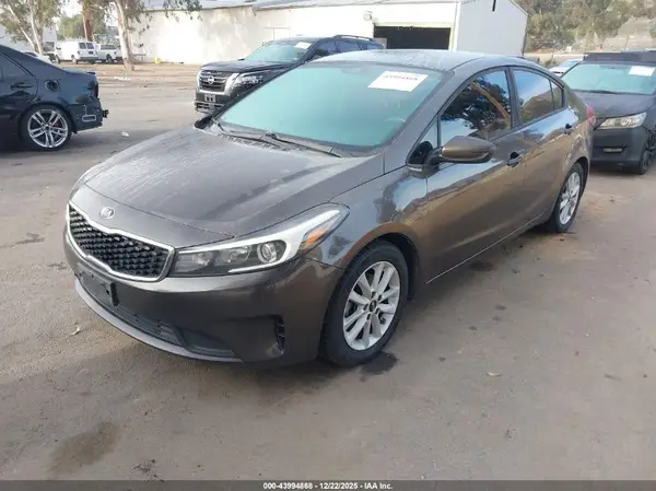 3KPFL4A75HE009767 2017 KIA FORTE - Image 2