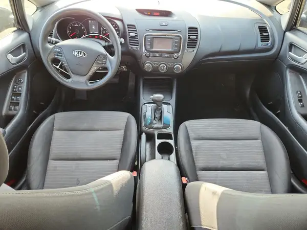 3KPFL4A75HE009817 2017 KIA FORTE - Image 8