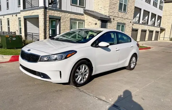 3KPFL4A75HE010305 2017 KIA FORTE - Image 2
