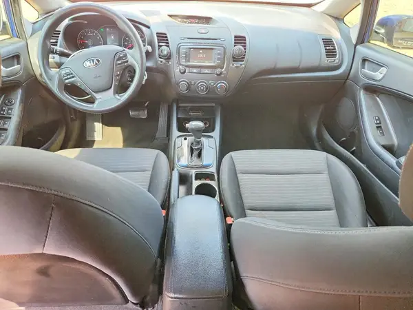 3KPFL4A75HE012409 2017 KIA FORTE - Image 8