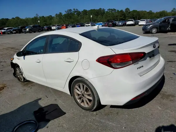 3KPFL4A75HE013429 2017 KIA FORTE - Image 2