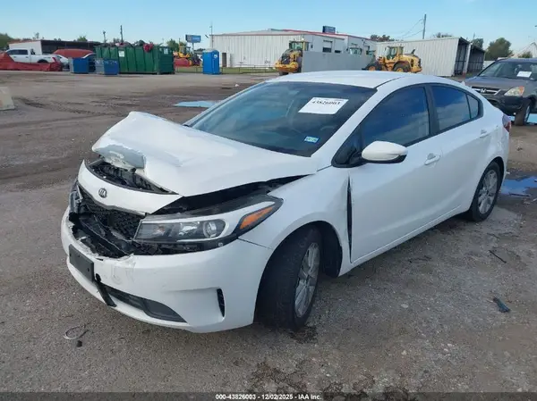 3KPFL4A75HE015326 2017 KIA FORTE - Image 2