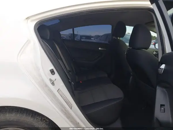 3KPFL4A75HE015326 2017 KIA FORTE - Image 8
