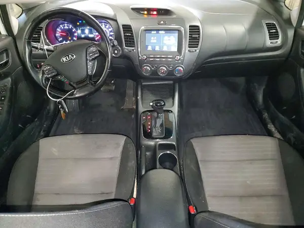 3KPFL4A75HE019067 2017 KIA FORTE - Image 8