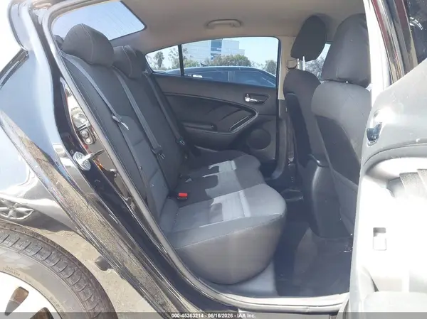 3KPFL4A75HE020753 2017 KIA FORTE - Image 8