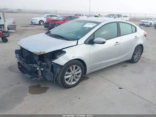 3KPFL4A75HE020994 2017 KIA FORTE - Image 2