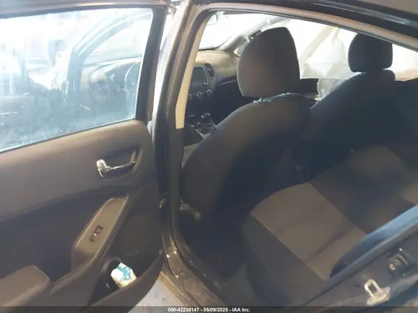 3KPFL4A75HE022714 2017 KIA FORTE - Image 8