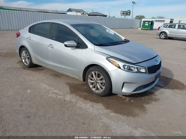 3KPFL4A75HE024043 2017 KIA FORTE - Image 1