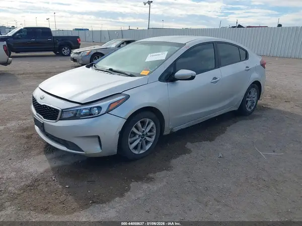 3KPFL4A75HE024043 2017 KIA FORTE - Image 2
