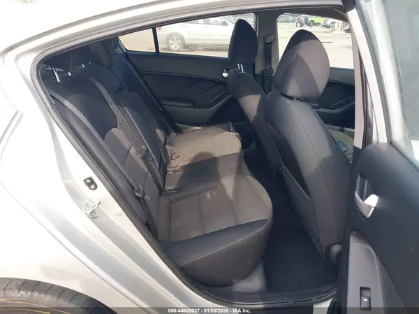 3KPFL4A75HE024043 2017 KIA FORTE - Image 8