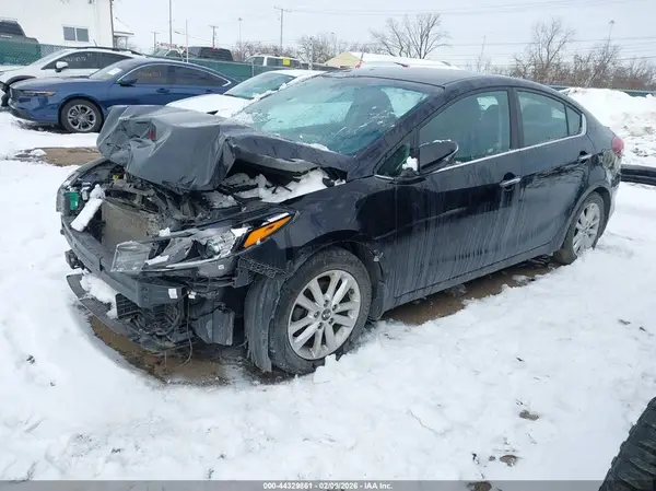 3KPFL4A75HE024205 2017 KIA FORTE - Image 2