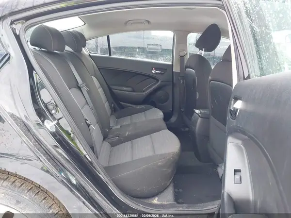 3KPFL4A75HE024205 2017 KIA FORTE - Image 8