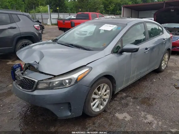 3KPFL4A75HE027668 2017 KIA FORTE - Image 2