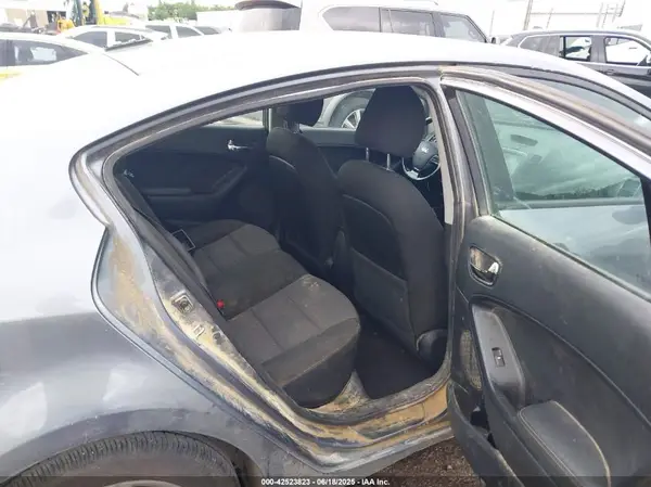 3KPFL4A75HE027668 2017 KIA FORTE - Image 8