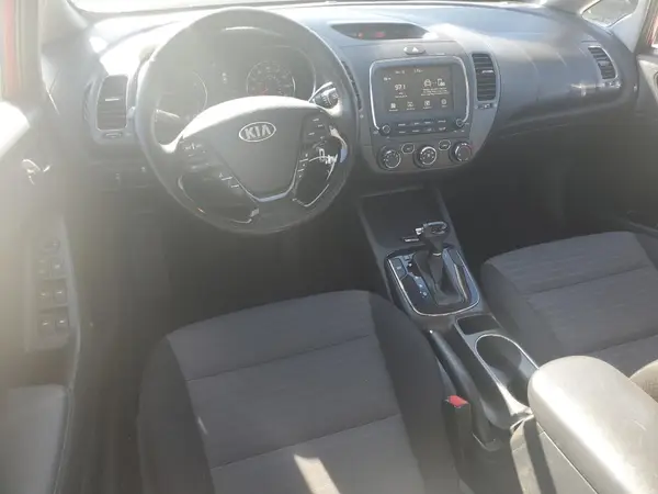 3KPFL4A75HE028142 2017 KIA FORTE - Image 8