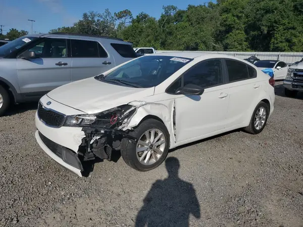 3KPFL4A75HE029114 2017 KIA FORTE - Image 1