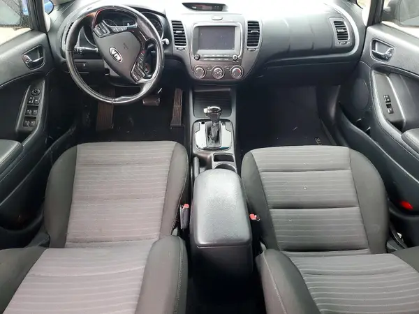 3KPFL4A75HE030036 2017 KIA FORTE - Image 8