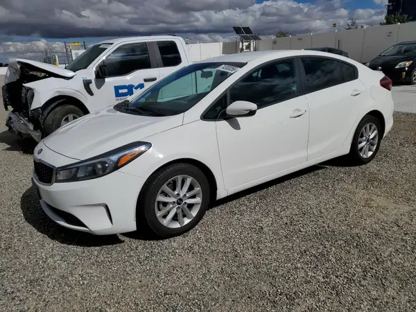 3KPFL4A75HE032594 2017 KIA FORTE - Image 1