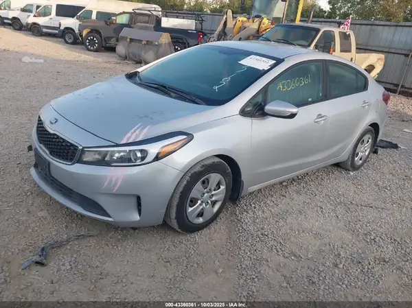 3KPFL4A75HE037102 2017 KIA FORTE - Image 2