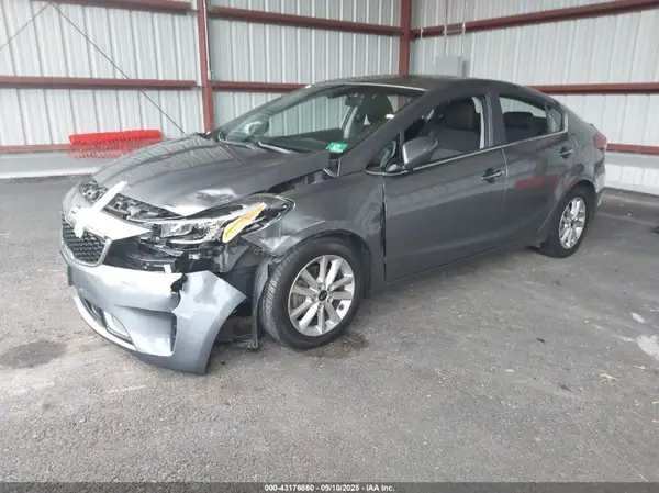 3KPFL4A75HE037407 2017 KIA FORTE - Image 2