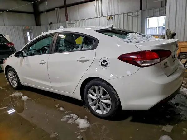 3KPFL4A75HE037519 2017 KIA FORTE - Image 2