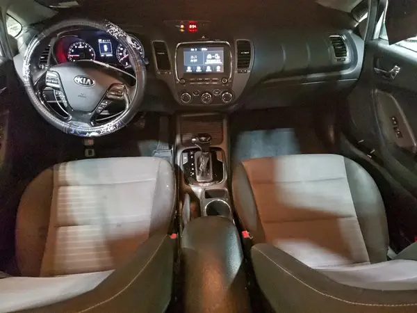 3KPFL4A75HE037519 2017 KIA FORTE - Image 8