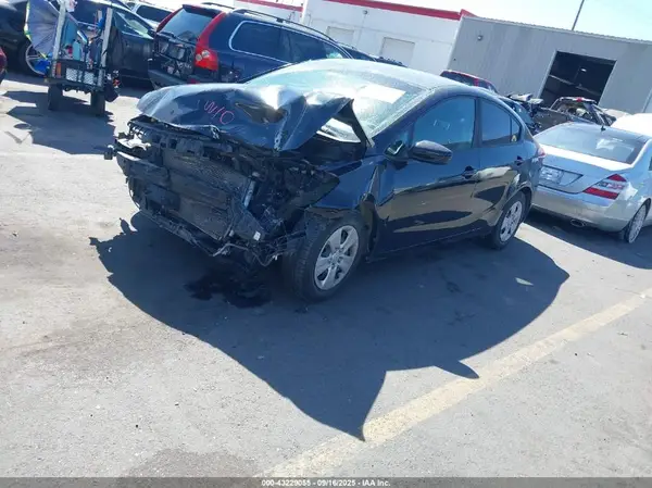 3KPFL4A75HE040842 2017 KIA FORTE - Image 2