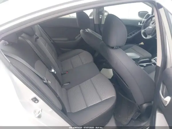 3KPFL4A75HE041568 2017 KIA FORTE - Image 8