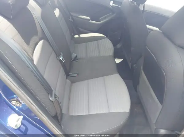 3KPFL4A75HE043031 2017 KIA FORTE - Image 8