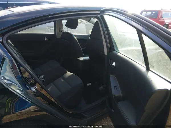 3KPFL4A75HE043577 2017 KIA FORTE - Image 8
