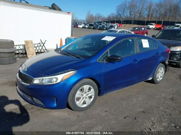 3KPFL4A75HE050061 2017 KIA FORTE - Image 2