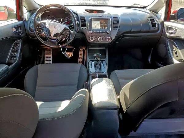 3KPFL4A75HE050996 2017 KIA FORTE - Image 8