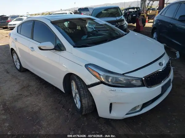 3KPFL4A75HE052747 2017 KIA FORTE - Image 1