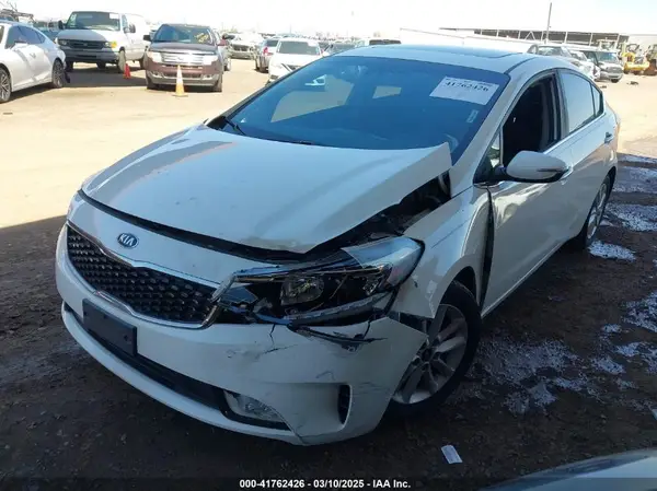 3KPFL4A75HE052747 2017 KIA FORTE - Image 2