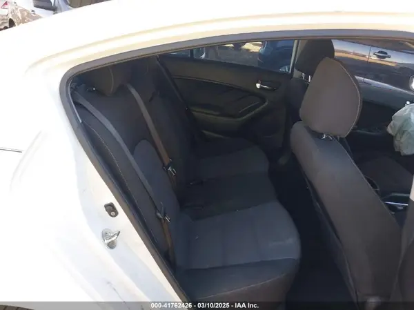 3KPFL4A75HE052747 2017 KIA FORTE - Image 8