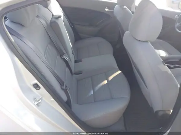 3KPFL4A75HE053543 2017 KIA FORTE - Image 8