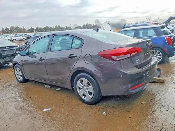 3KPFL4A75HE057429 2017 KIA FORTE - Image 2