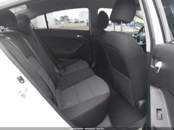 3KPFL4A75HE057558 2017 KIA FORTE - Image 8