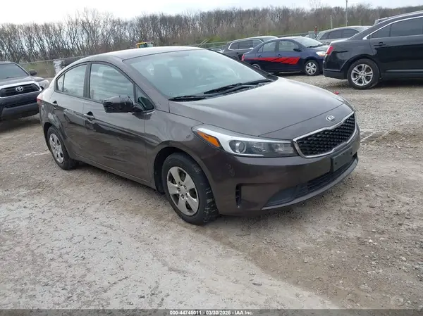 3KPFL4A75HE058192 2017 KIA FORTE - Image 1