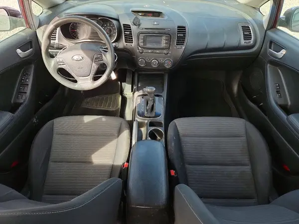 3KPFL4A75HE059715 2017 KIA FORTE - Image 8